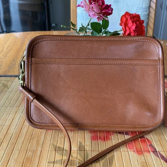 Vintage Coach Leather Carnival Crossbody 9925 - Picture 2 of 9